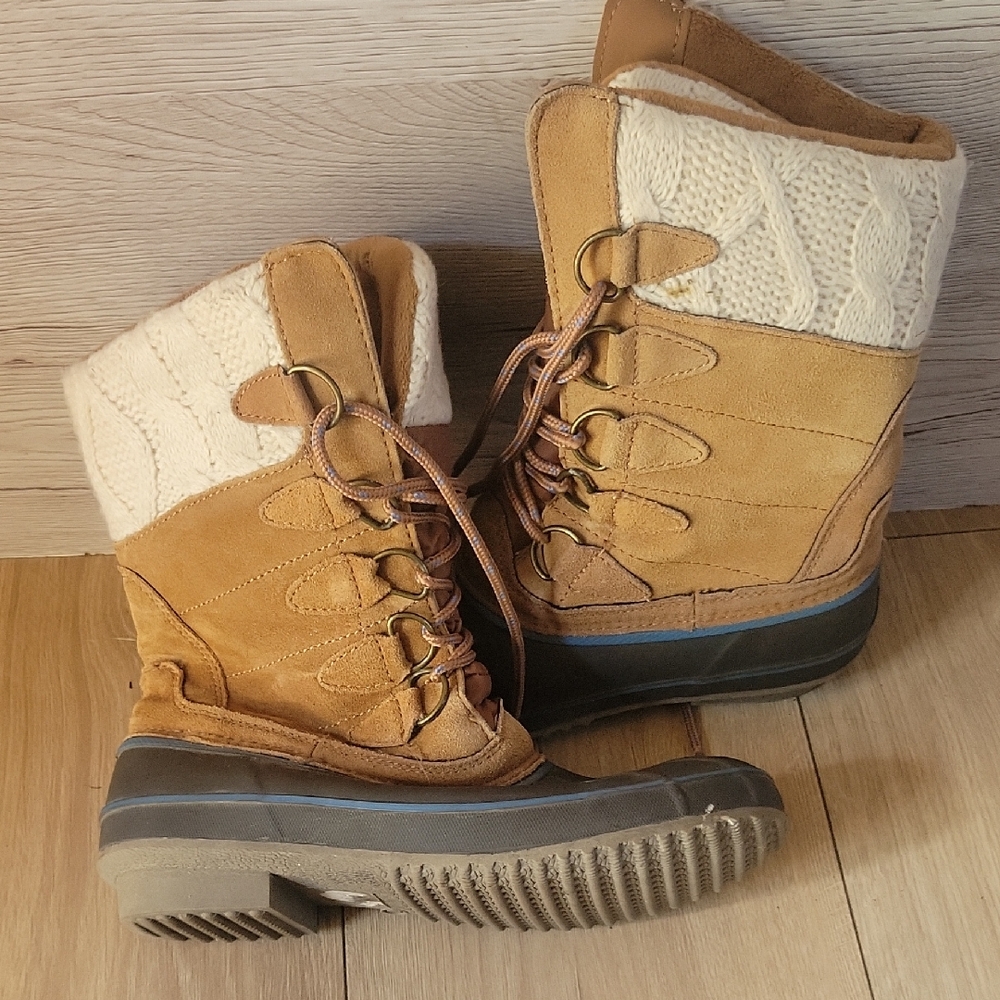 Women's Cozy Tan and Cream Winter Boots - Picture 1 of 4
